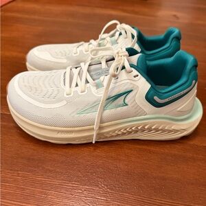 Altra Paradigm 7 Running Shoes Women’s size 7 US White & Green